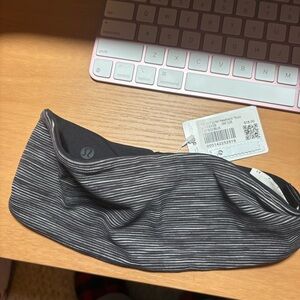 Lululemon Fringe Fighter Headband
4 Colour Space Dye White Black /Battleship NWT